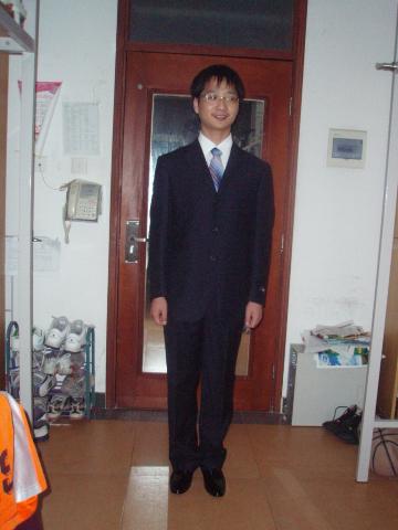 第一次穿西裝